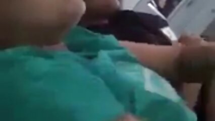 Le médecin xx vidéo pornographie a léché la chatte à un homme ressuscité du coma